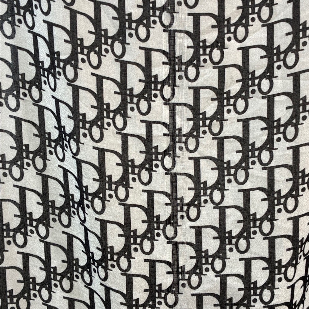 Elegant Black and White Patterned scarf - Picture 2 of 3